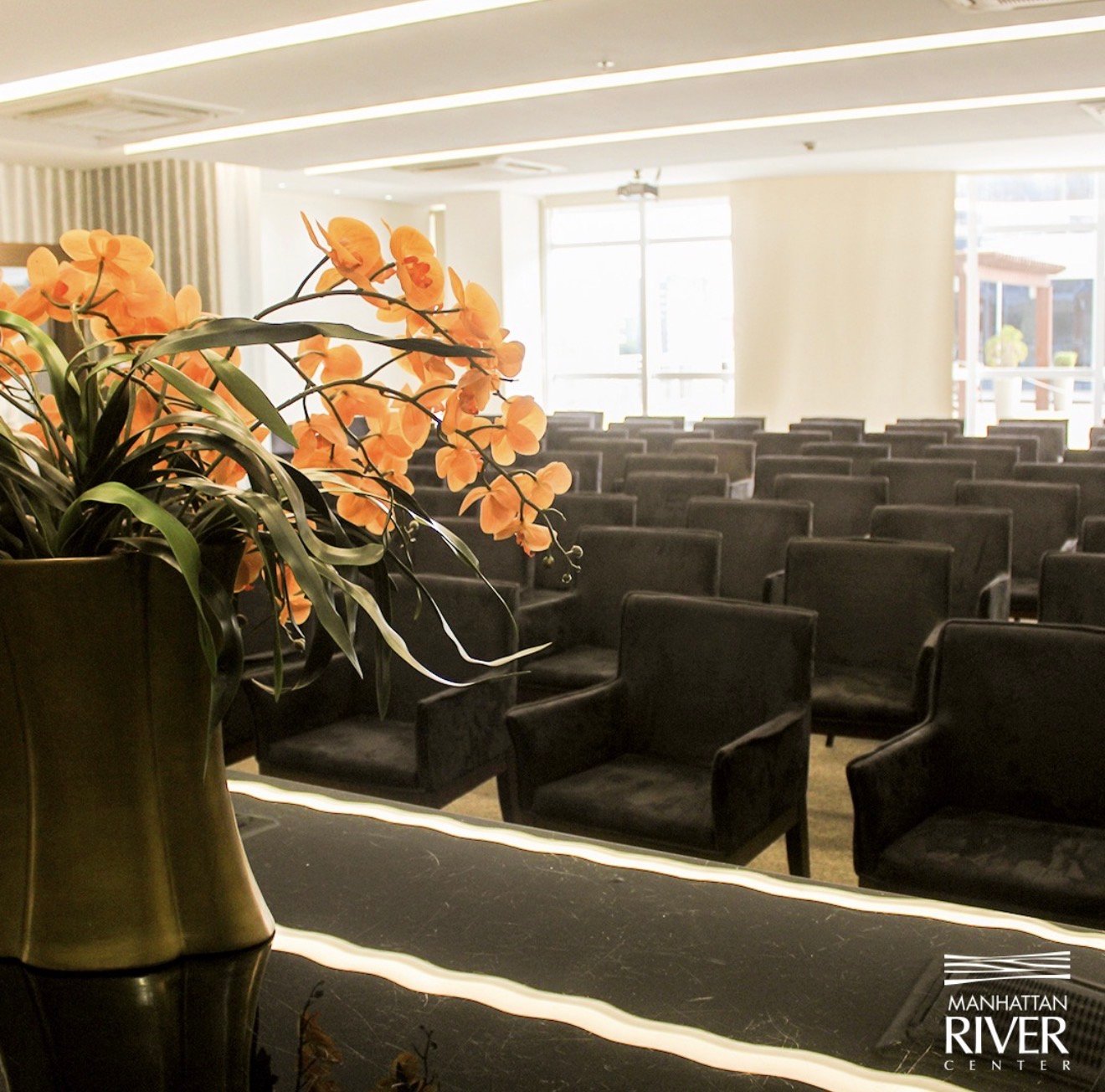 Manhattan River Center — salão principal